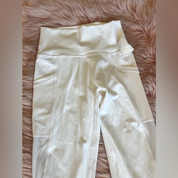 Aerie white leggings size small. Brand new. Never worn - Picture 2 of 4